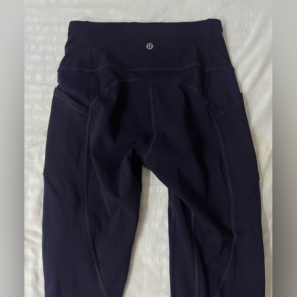 Lululemon Workout Legging - Size 6 - Picture 4 of 11